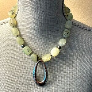 Beautiful retired pendant necklace by Silpada